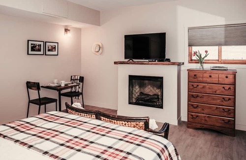Hinton Apartment | 🏔 Modern | Cozy | Views | Firepits | Fireplace | Near Jasper National Park ⛰