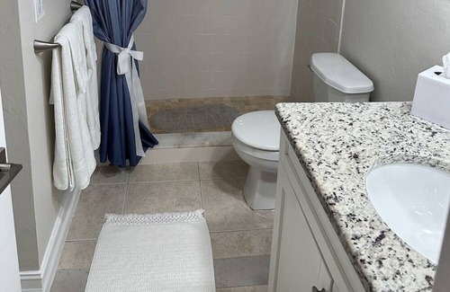 East Naples Condo | Prime Naples Getaway: 2BR/2BA Condo, Poolside Paradise, Close to Beaches & More!