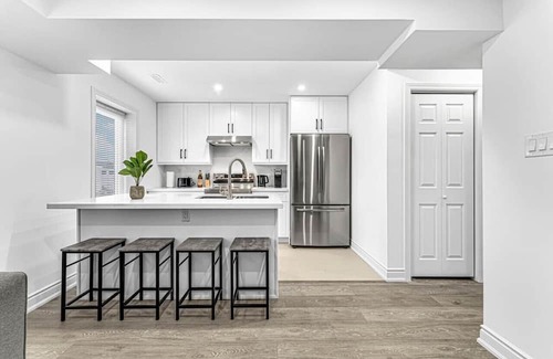 Hamilton House | Elegant 3BR Home Near Hospitals/Tims Field/QEW
