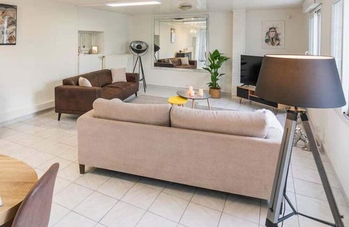 Chasseneuil-du-Poitou Apartment | Le Gué Sourdeau: 150m² 5 min from Futuroscope