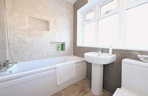 Abbey Wood House | Vibrant 3BD home with great links to the city