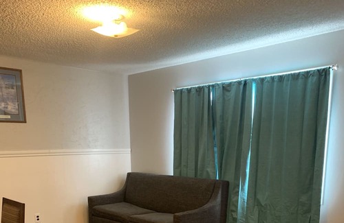 Park City Apartment | Small town feel close to everything Fully furnished 1 Bedroom