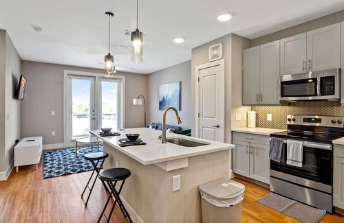 Fort Worth Apartment | Luxe Haven 1 BR | 15 Mins to Downtown | Pool | Gym