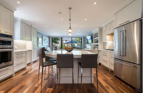 Yonge and Lawrence House | **Stunning home in midtown Toronto. Spacious home suitable for large parties**