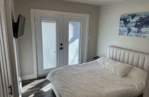 Stokes Bay Cottage | Discover Tranquility at 'The Northern Escape' - a Charming Cottage Getaway!