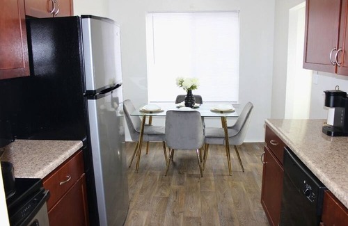 Rossville Apartment | Beautiful Apartment in The Heart Of Rosedale