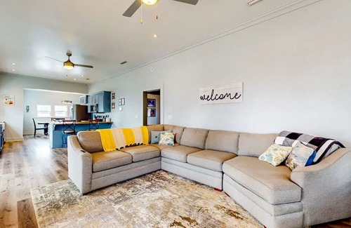 Enterprise House | In the Heart of Enterprise,12 minutes from Fort Novosel Enterprise Gate