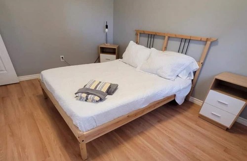 Northeast Edmonton House | Charming Bungalow near Yellowhead Trail - Your Cozy Home in Edmonton!