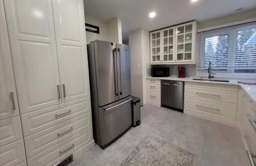 Northeast Edmonton House | Charming Bungalow near Yellowhead Trail - Your Cozy Home in Edmonton!