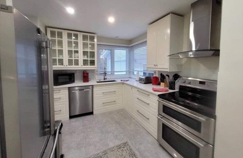 Northeast Edmonton House | Charming Bungalow near Yellowhead Trail - Your Cozy Home in Edmonton!