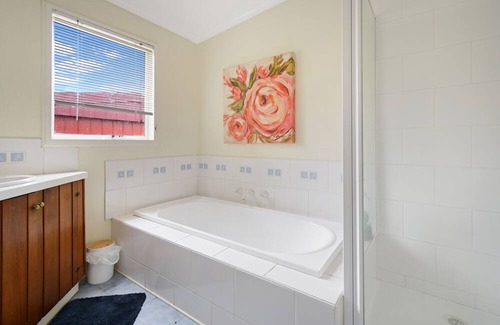 Drysdale House | 'Willow Cottage' Serene Stay in the Heart of Town