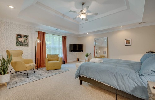 Stockbridge House | Serene Rural Setting with Creekside Deck - 30 minutes from Airport