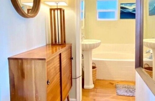 La Conner Cabin | Perfect for Tulip Festival! Sunset Oceanview Cottage