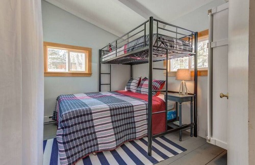 Conway Cottage | Rustic Pet Friendly Cottage w/Private Beach Access