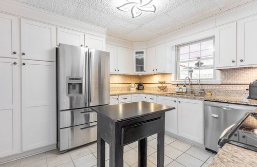 Inglewood House | The East Side Oasis with Dreamy Pool & Patio
