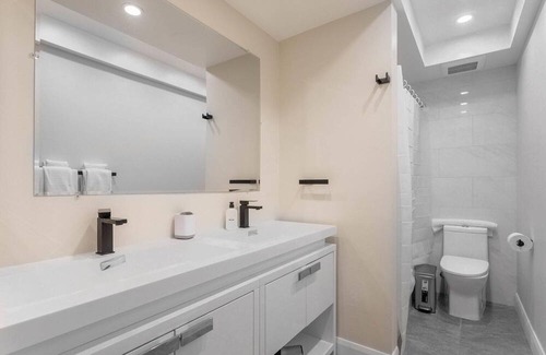Torrance Apartment | Amazing Torrance 3BR, nr Beaches, Hospital & Dining, by Blueground