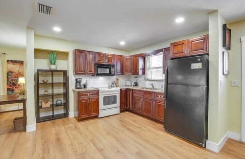 Plantation Apartment | 3 Bedroom 834227 by Houzlet