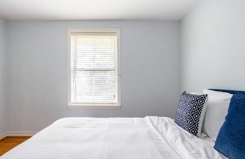 Newtonbrook House | Entire house with 5BDR in Prestigious North York!