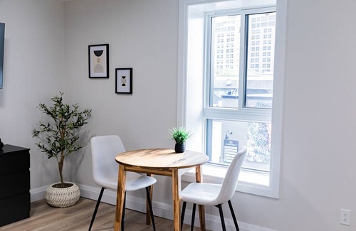 Kitchener Apartment | Trendy 1 Queen Bed Studio Prime DT Location!