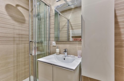 Bel-Air Nord Apartment | Élégant T2 à 9 min à Pied de La Place de la Nation
