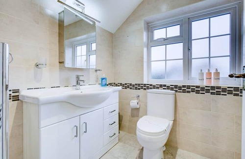 South Benfleet House | Pass the Keys | Spacious 4-Bedroom Home in Benfleet