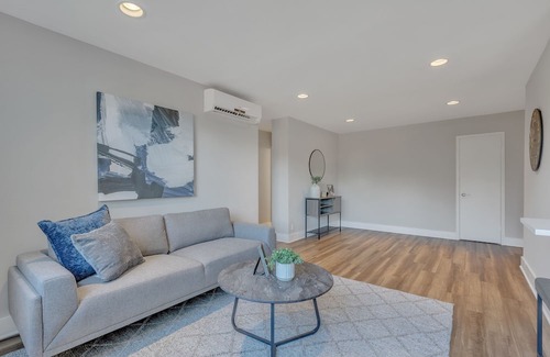 East Falls Apartment | Corporate 2BR Suite, Parking, Pool, Gym