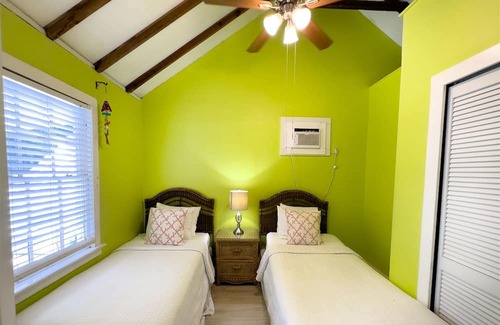 White Street Gallery District House | Tree House Retreat - 2 Bedroom / 1 Bath with large shared pool