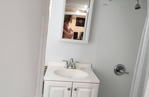 Ludlow Apartment | Basement Apartment Close to Bus & Metro-North