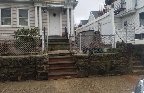 Ludlow Apartment | Basement Apartment Close to Bus & Metro-North
