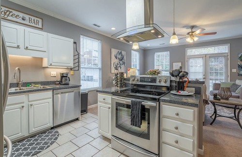 Ashley Oaks House | Furnished Three-story two car garage, end-unit townhome in Knoxville / Farragut