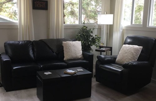 Onanole Cottage | Serenity on Second just minutes from Riding Mountain National Park