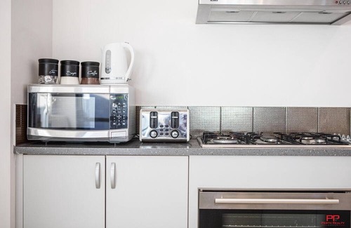 Dawesville House | Beautiful Spacious Beach House - Next to the Cut