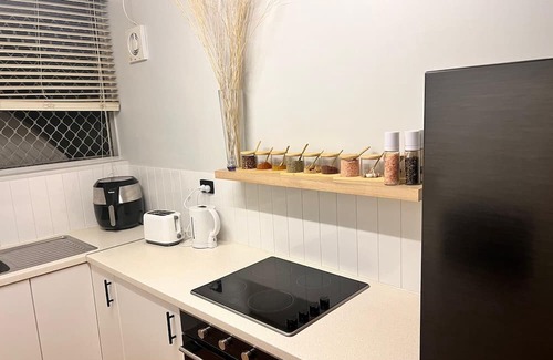 Maylands Apartment | Entire Apartment next to Lake and Swan River - Green Oasis near the City