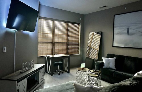 West Bloomington Condo | Poolside Paradise near Mall of America & MSP