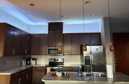 West Bloomington Condo | Poolside Paradise near Mall of America & MSP