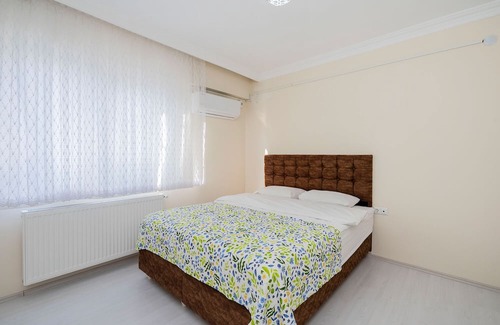Osmangazi Apartment | Spacious Flat w Balcony Near Metro in Osmangazi