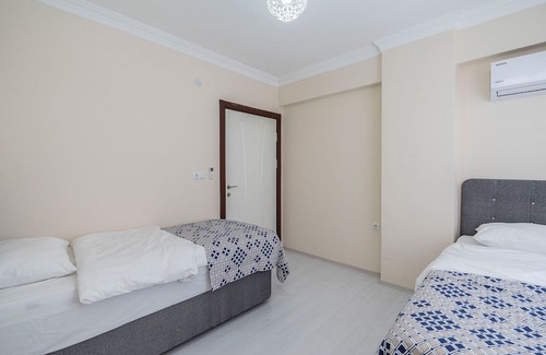Osmangazi Apartment | Spacious Flat w Balcony Near Metro in Osmangazi