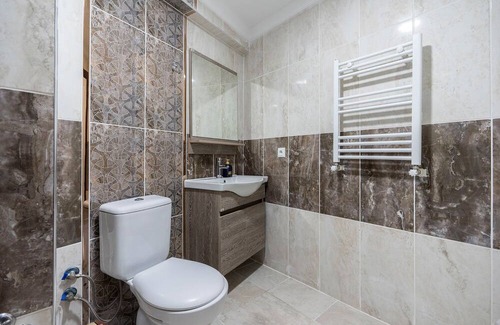 Osmangazi Apartment | Central and Cozy Flat w Balcony, and ACs in Bursa