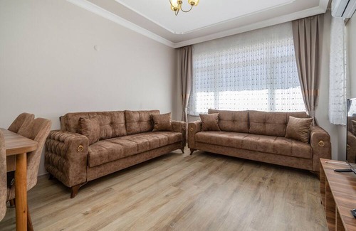 Osmangazi Apartment | Huge Flat w Balcony Near Grand Mosque in Osmangazi