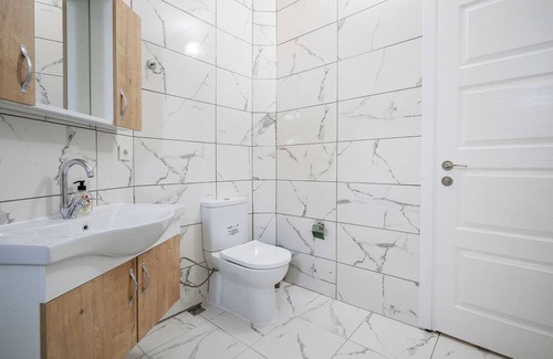 Osmangazi Apartment | Huge Flat w Balcony Near Grand Mosque in Osmangazi