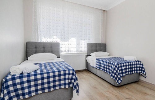 Osmangazi Apartment | Flat w Balcony Near Grand Mosque in Osmangazi