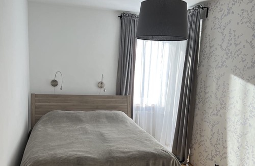 Srodmiescie Apartment | Parkside Charm by the Odra River near ZOO