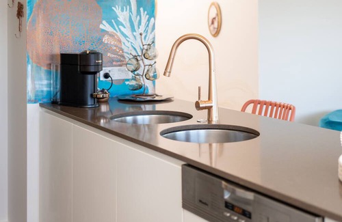 Coolangatta Apartment | Kirra Family Surf Gem: Beach, Pool, Sauna, Gym