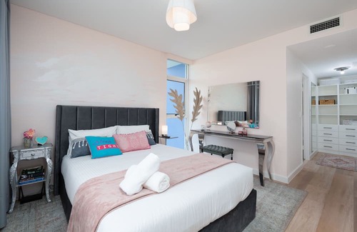 Coolangatta Apartment | Kirra Family Surf Gem: Beach, Pool, Sauna, Gym