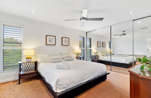 Sunshine Beach House | 350m to ocean | 600m to shops/restaurants | 2 BR | 2.5 bath | A/C | Wi-Fi