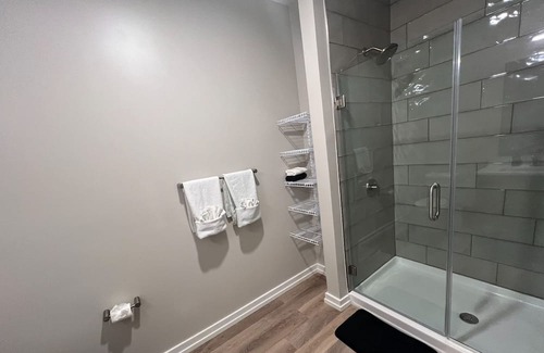 King of Prussia Apartment | Stunning Modern Large Guest Suite