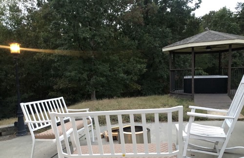Rossville Cottage | Enchanted Woods Cottage ~ 10 min St Elmo ~ Hot Tub, Pool, 2 Acres