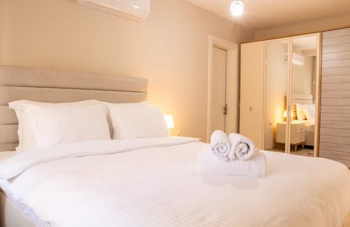 Kusadasi City Centre Apartment | Spacious Perfect Flat with Private Pool