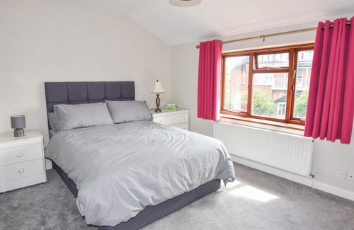 Totland Bay House | Dartmouth House - Bayside