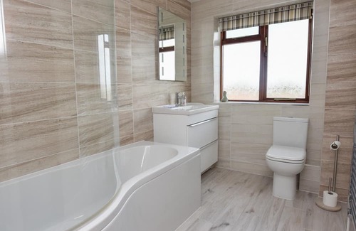 Totland Bay House | Dartmouth House - Bayside